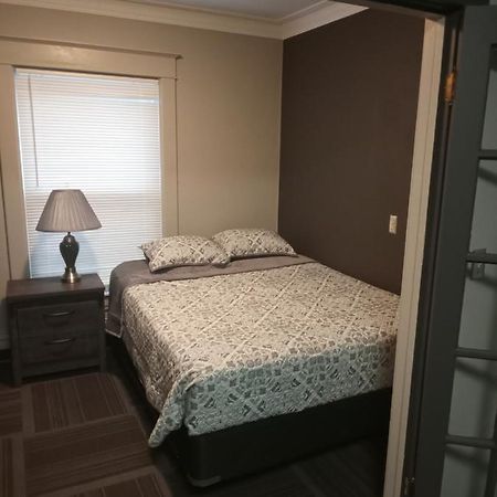 E. Michigan Walk Up Furnished 2 Bedroom Apt Lansing Zewnętrze zdjęcie