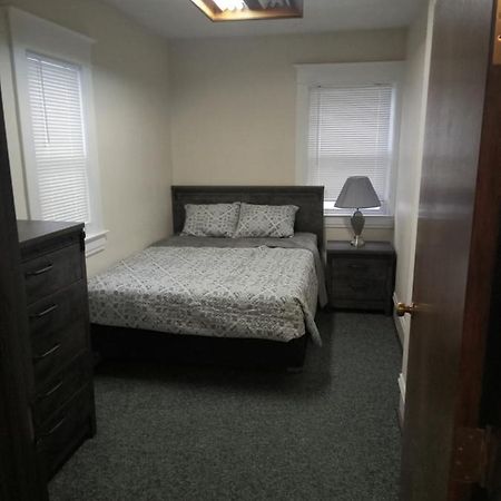 E. Michigan Walk Up Furnished 2 Bedroom Apt Lansing Zewnętrze zdjęcie