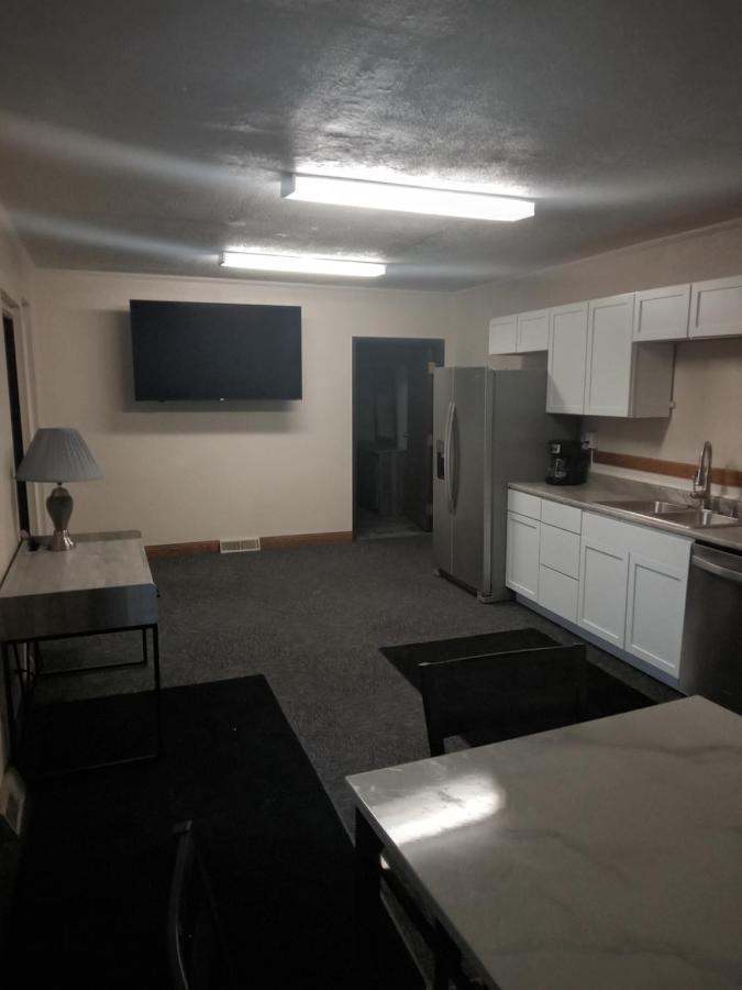E. Michigan Walk Up Furnished 2 Bedroom Apt Lansing Zewnętrze zdjęcie