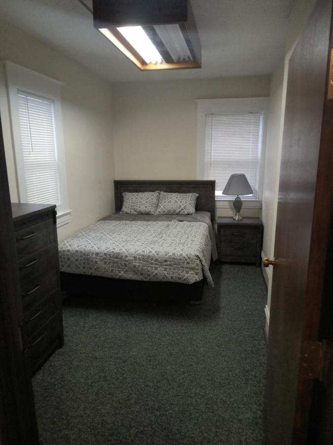 E. Michigan Walk Up Furnished 2 Bedroom Apt Lansing Zewnętrze zdjęcie